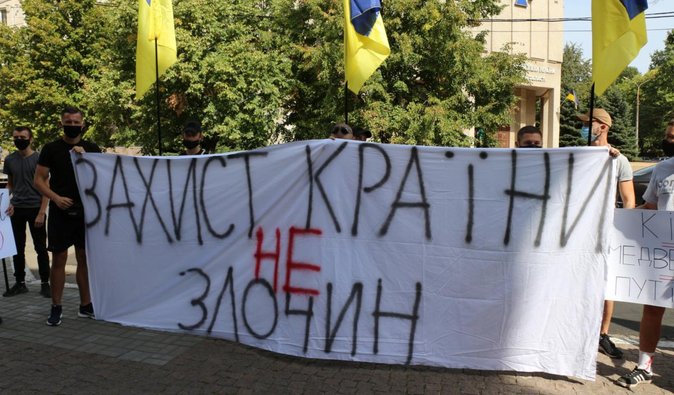 "Харьковские робингуды". В Украине проходят акции в поддержку напавших на автобус "Патриотов – За жизнь"
