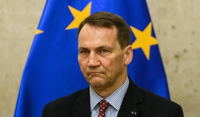 Європейські міністри посперечалися через Україну: Сікорський побажав "Мадяру" добити "Дружбу"