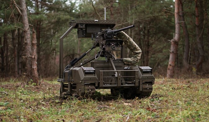 "Зробили наш день": на Покровському напрямку цивільні дістали НРК, що застряг у вирві (відео)