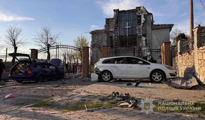 В Запоріжжі росіяни вдарили КАБами по храму під час молитви: є загиблі та поранені