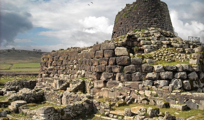 Ні цементу, ні металу: чому дивовижні вежі Сардинії стоять вже тисячі років (фото)