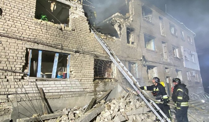 Знов по цивільному: ЗС РФ поцілили по ремонтному заводу "Укрзалізниці" у Запоріжжі