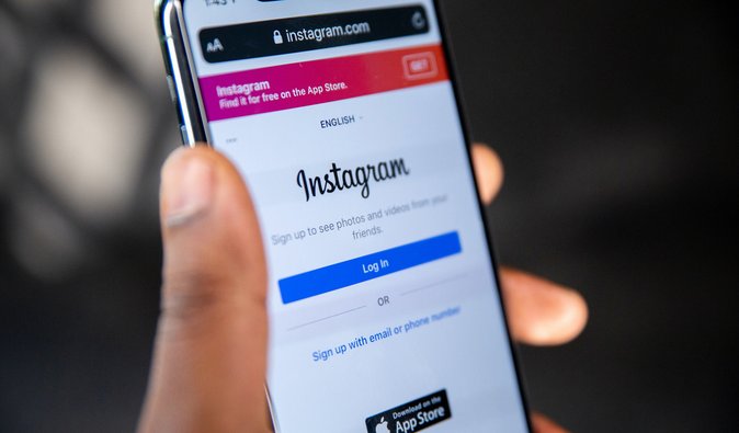 Свернули проект против жесткого контента и пустили мемы в ленты: новые подробности о Instagram