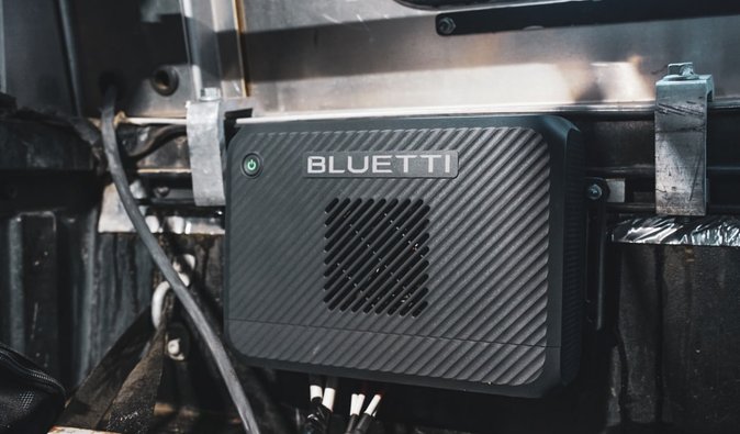 Превратит авто в мощную электростанцию: Bluetti выпустила зарядное устройство Charger 2 (фото)