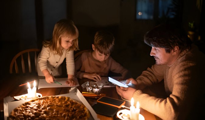 Графики отключений света на 24 декабря: в какой области не будет электроэнергии почти 17 часов