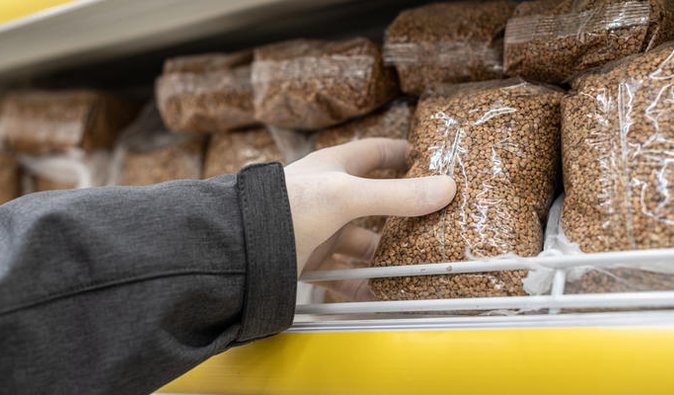 В Украине резко подорожает гречка из-за отключений света: будет ли дефицит в магазинах