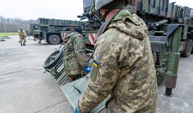 Из-за войны в Иране Украина может столкнуться с нехваткой "ценнейшего оружия" для отражения атак РФ, — Bloomberg