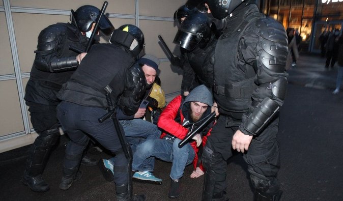 На протестах в поддержку Навального задержали более тысячи человек, - правозащитники (фото, видео)