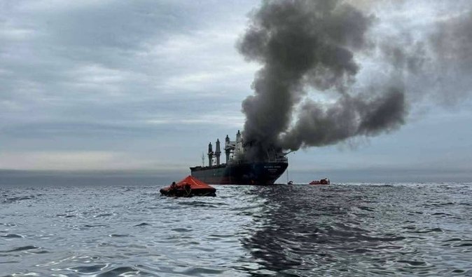 Ормузский пролив открыт, просто его обстреливает Иран: Хегсет обвинил СМИ во лжи