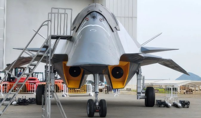 Космический истребитель "Белый император" и ловушка для США: зачем Пекину технологические чудеса