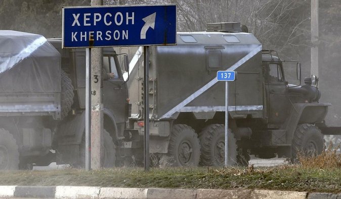 Росіяни повідомили про захоплення району в Херсоні: спікер ЗСУ потролив окупантів із міста (відео)