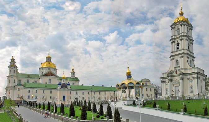Монахи Почаївської лаври не впустили комісію Мінкульту для опису майна