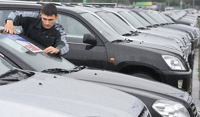 Гонка продолжается. Украинцы опустошили склады автомобильных дилеров