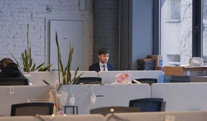 Выезд за границу для молодых мужчин: как это повлияло на рынок труда в Украине