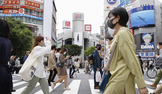 Япония отменяет по всей стране чрезвычайное положение в связи с коронавирусом