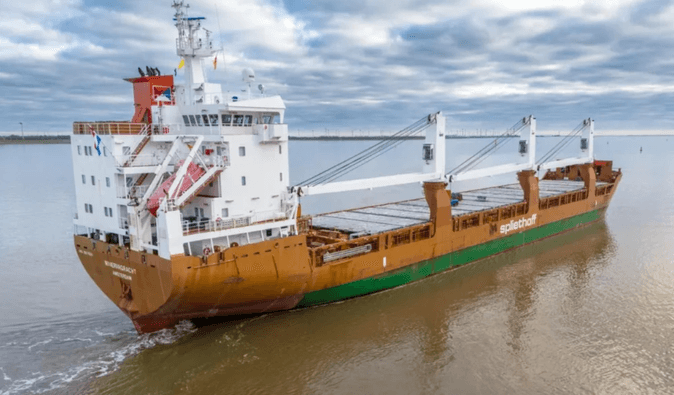 Хуситы атаковали ракетой грузовое судно: в экипаже были украинцы, ранены двое моряков