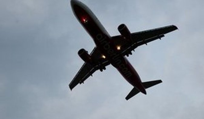 В США самолет упал на жилые дома, разрушены два здания