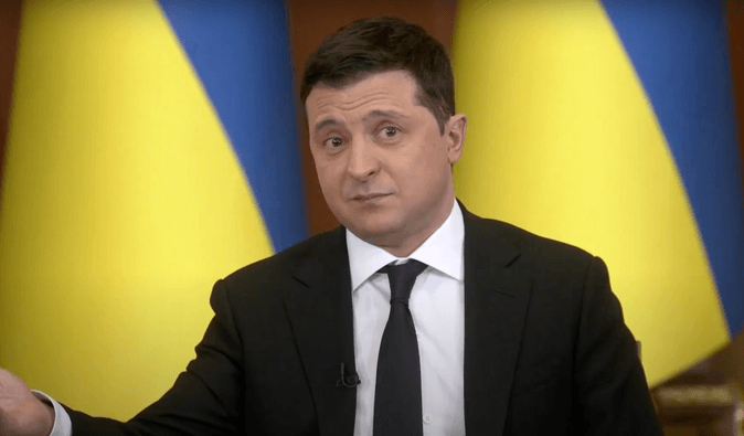 "У нас не Титаник": Зеленский раскритиковал эвакуацию иностранных дипломатов из Украины