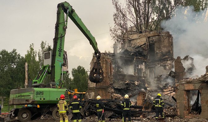 Вважалися зниклими безвісти: кількість жертв ракетної атаки по Дніпру зросла