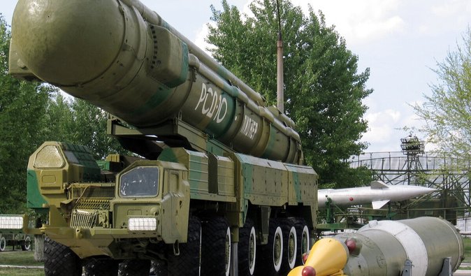 На какое оружие похож "Орешник", какая зона поражения и достанет ли Киев с Парижем (карта)