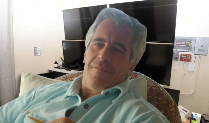 З'явилися фото "шпигунської кімнати" у "Будинку жахів" Епштейна: нові деталі розслідування