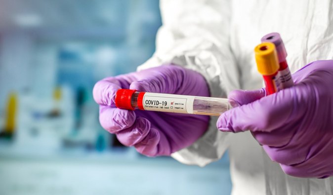 Пришел из США: Китай отверг обвинения о COVID-19, потому что эпидемию привезли морем