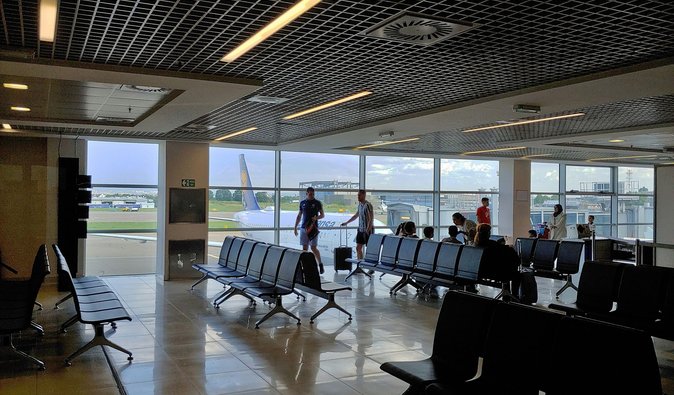 Чотири великі аеропорти Європи змушені закритися: що сталося