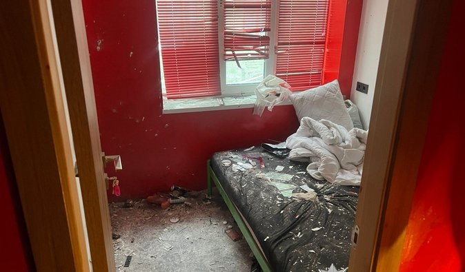 Взрыв во время массированной атаки: мужчина взорвал гранату в хостеле, пока ВС РФ обстреливали Киев