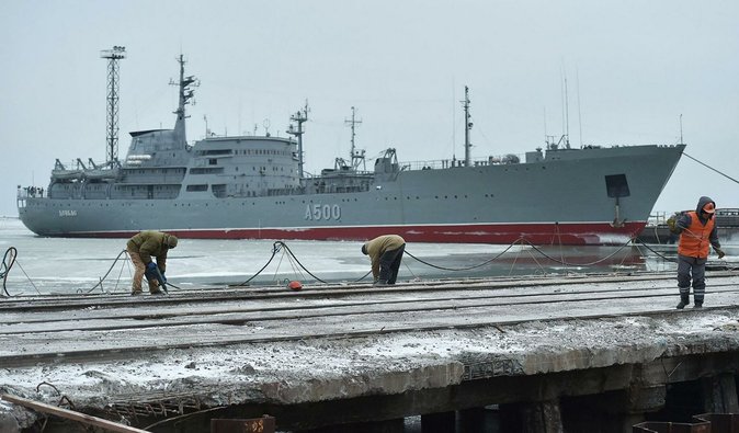 "Может привести к серьезным последствиям": Песков о ситуации с кораблем "Донбасс"