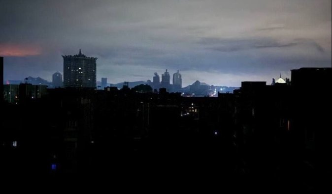 Майже вся територія так званої "ДНР" опинилася без світла: повідомляють про "приліт" по підстанції (відео)