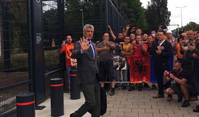 В понедельник экс-президент Косово предстанет перед судом Гааги, — Reuters