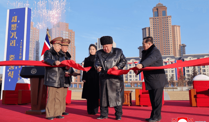 Побудували нову вулицю: Кім Чен Ин відкрив район для родин загиблих у РФ солдатів КНДР (фото)