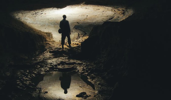 63 дня в ледяном заточении: проведя два месяца в пещере геолог открыл новую область биологии