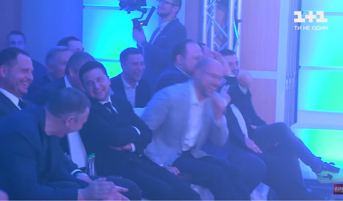 Жартували про ДТП Трухіна і танцювали під Арахамію. Осадча показала відео із закритої вечірки "слуг"