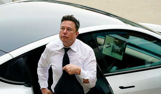 Пентагон вивчає можливість оплати супутникового зв'язку Starlink для України, — Politico