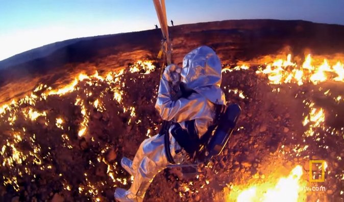 Только один человек спускался к "Вратам ада" в Туркменистане: что с ним случилось