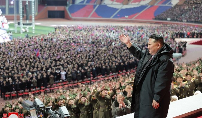 Вероятный наследник: Ким Чен Ын неожиданно показал еще двух членов своей семьи (видео)