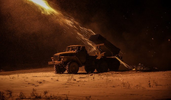 Россияне массированно атаковали Херсон из РСЗО: попали в жилые кварталы, в части города блэкаут