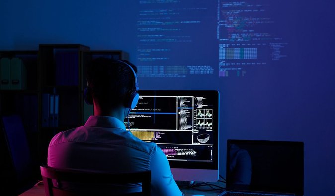 Масштабная кибератака на Украину: восстановлены первые реестры, подробности