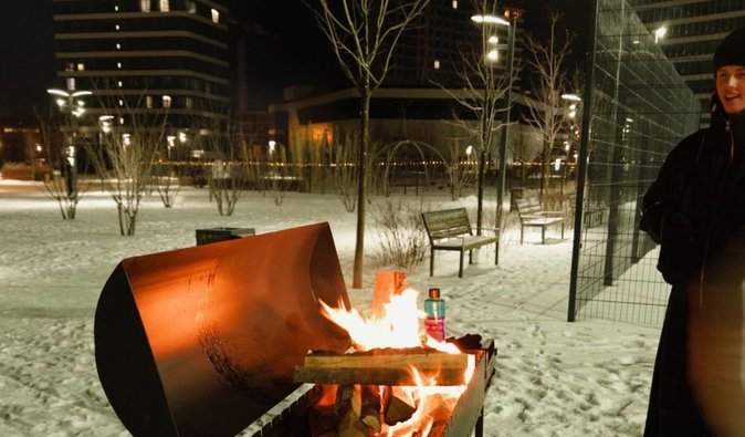 "Устроили зимнее пати": жители столичного ЖК грелись танцами во время блэкаута (видео)