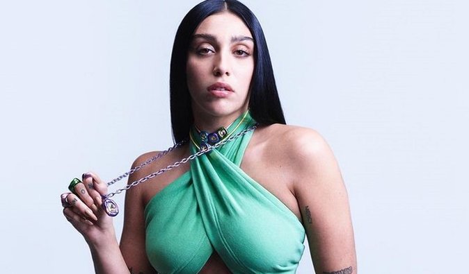 Дочь Мадонны без нижнего белья появилась в Париже (фото)