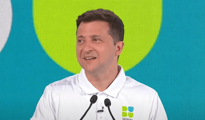 Зеленский в футболке и кроссовках анонсировал программу "Здоровая Украина" (видео)