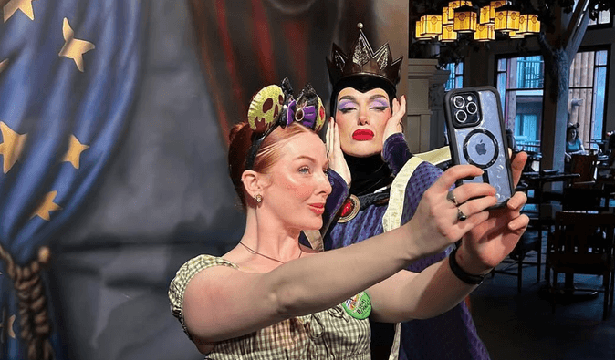 Звільнили акторку, яка 8 років працювала у "Діснейленді": тепер про неї говорить весь світ