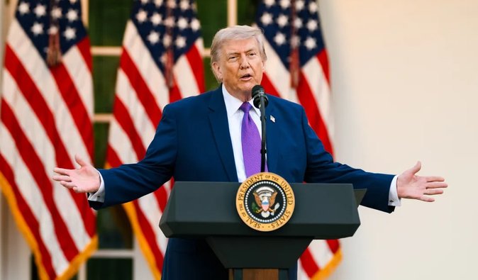 Трамп пригрозив "підірвати" Оман: тепер він загрожує кожному 11-му жителю світу