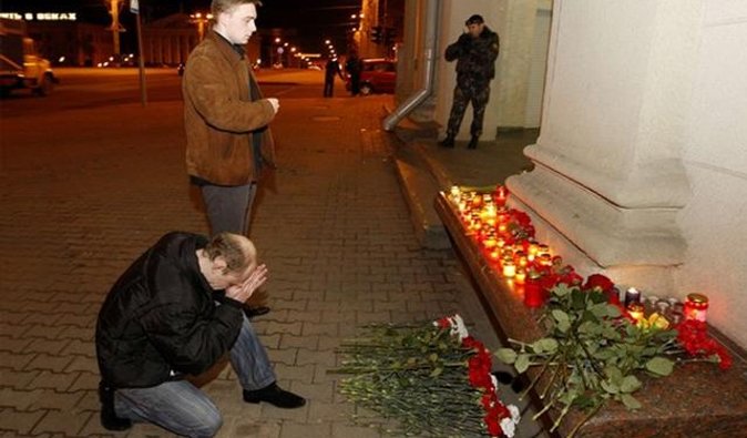 В Минске спустя год почтили память жертв теракта в метро