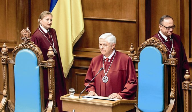 Холодное оружие закона. Почему Конституционный суд принимает спорные решения