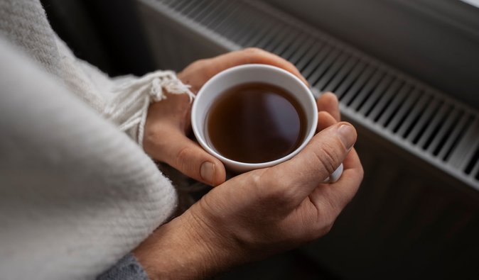 Холод в квартирах до 10 градусов: в Минздраве объяснили как правильно согреться и не навредить себе