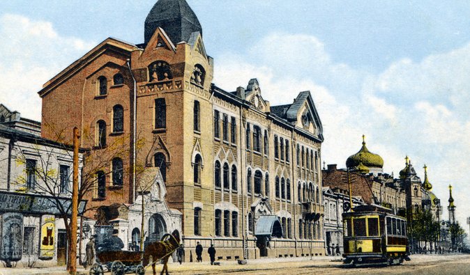 Витязи на балконе. Как история здания Центрального телеграфа в Киеве связана с аграрной реформой