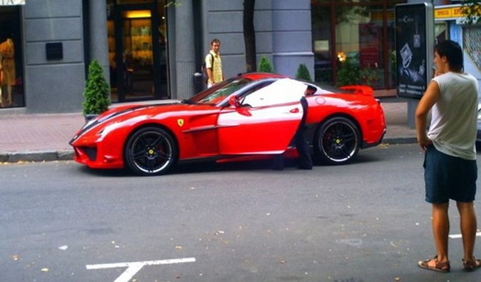 Стали известны подробности аварии в Киеве с участием эксклюзивного Ferrari