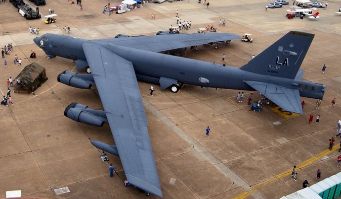 15 апреля 1952 года состоялся первый полет B-52 Stratofortress: самолет "Судного дня" для ядерного возмездия